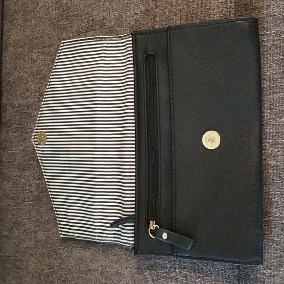 Set of 2 Minicci clutch purses. Black & pink floral - Picture 7 of 14